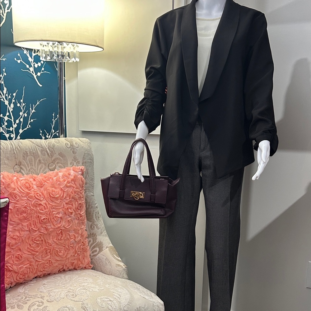Chic Black Women's Blazer - Picture 8 of 16